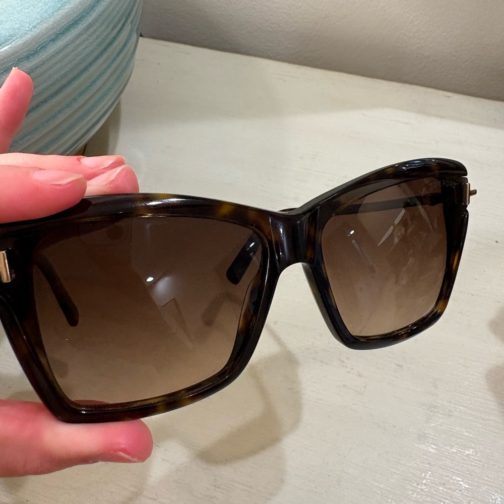 Tom Ford Leah Brown Sunglasses Like New - Picture 2 of 8